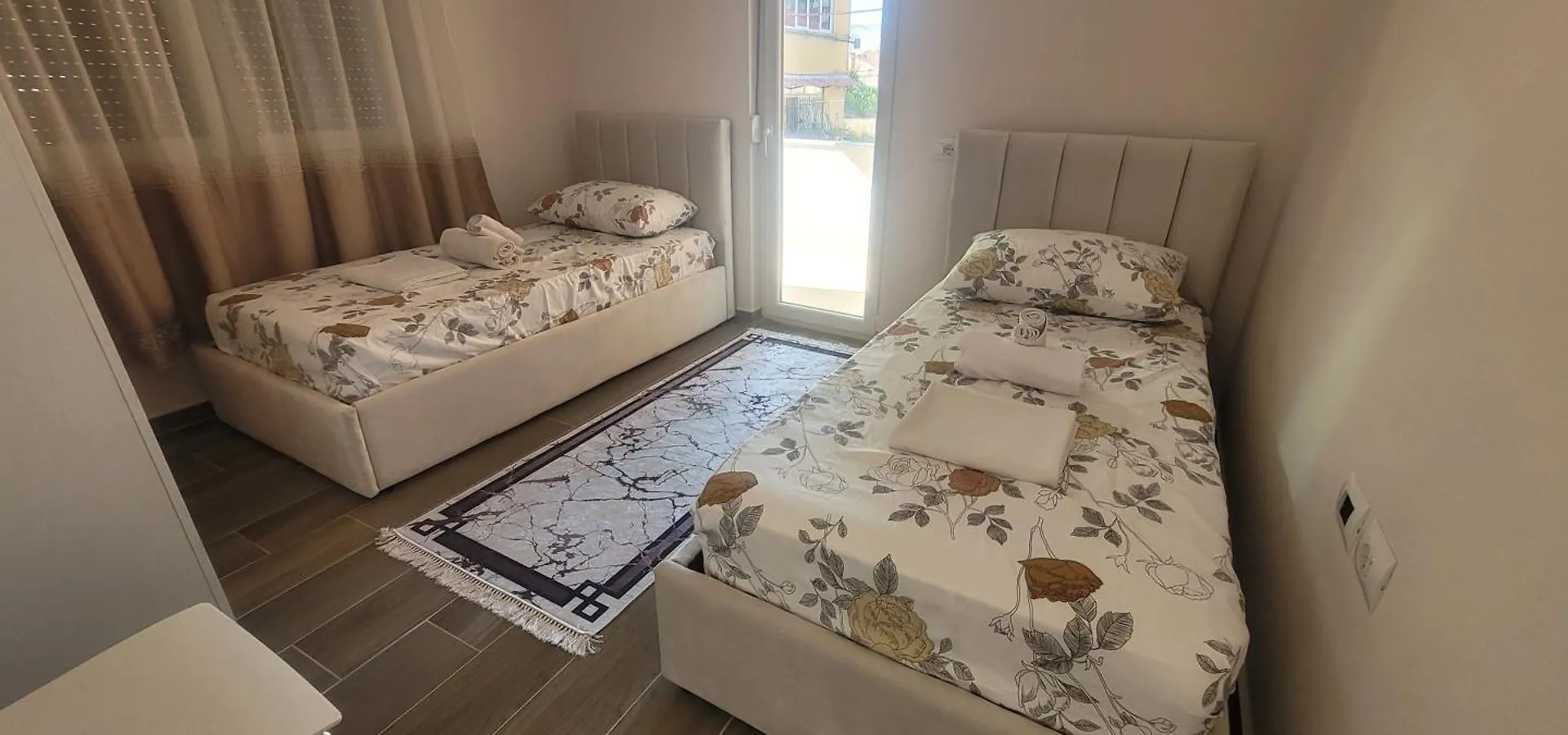Maxhari Apartments Polisi i Vogel Albania